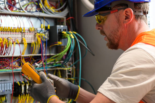 Best Affordable Emergency Electrician  in La Crescent, MN